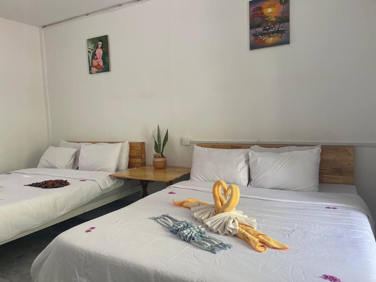 Koh Rong Beach Hostel And Bungalows Kaoh Touch Exterior photo