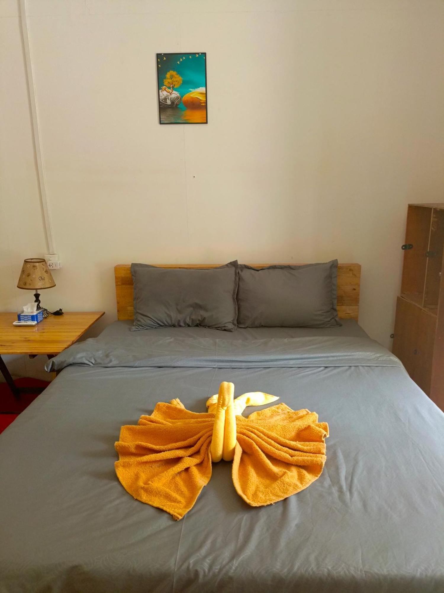 Koh Rong Beach Hostel And Bungalows Kaoh Touch Exterior photo