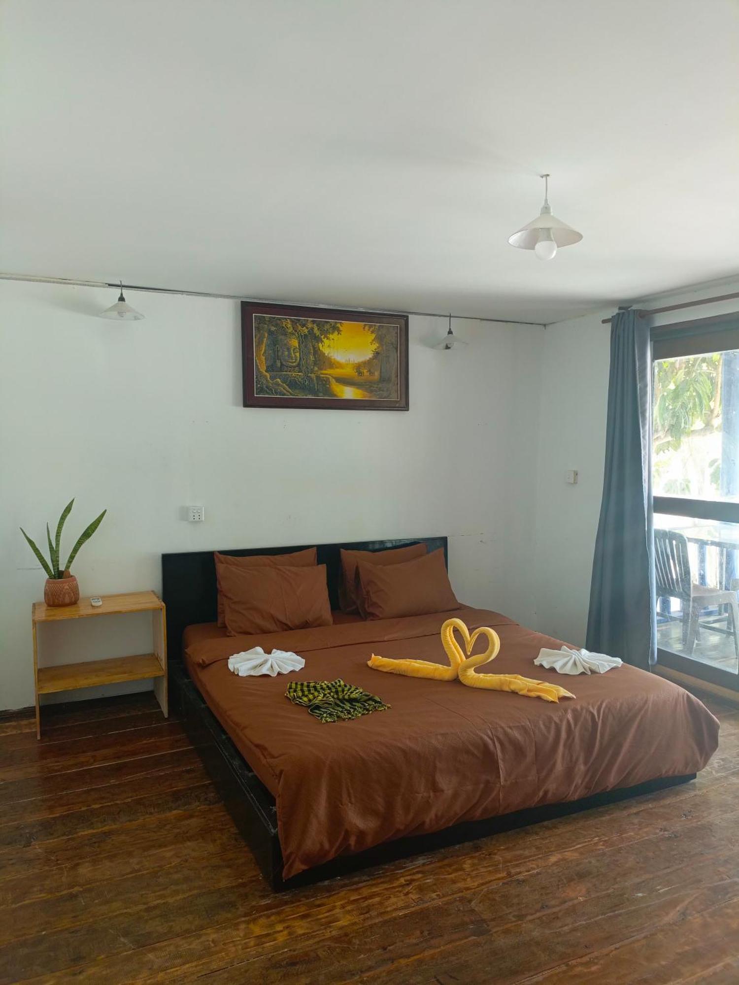 Koh Rong Beach Hostel And Bungalows Kaoh Touch Exterior photo