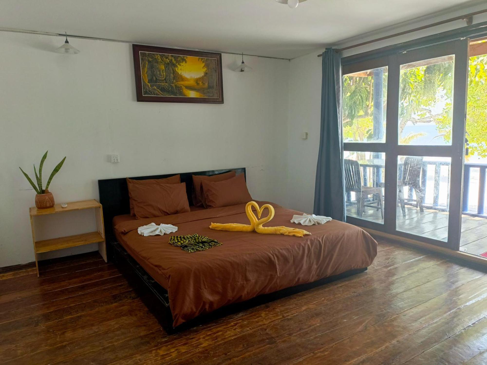 Koh Rong Beach Hostel And Bungalows Kaoh Touch Exterior photo