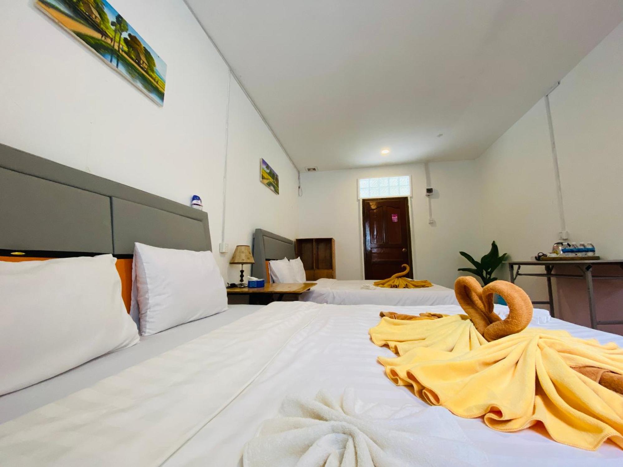 Koh Rong Beach Hostel And Bungalows Kaoh Touch Exterior photo